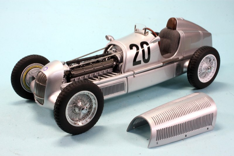 CMC 1/18 メルセデス ベンツ W25 アイフェルレンネン(ニュルブルク