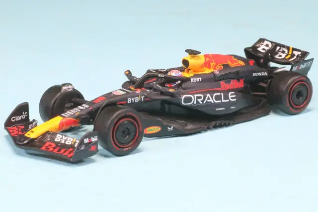 F1 1/64 ミニチャンプス 角田裕毅2023ラスベガスGPミニカー F1 1/64