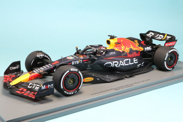 スパーク 1/18 レッドブル RB19 USA GP 2023 M.フェルスタッペン