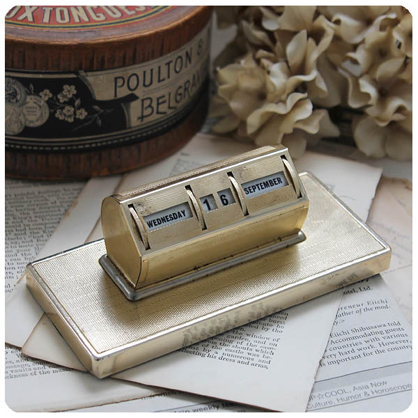 イギリス アンティーク雑貨 メカニカルカレンダー 卓上カレンダー 店舗