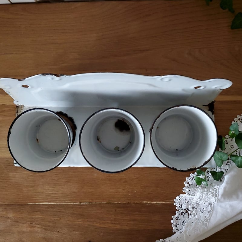 スカラップがかわいいホーローサボンラック | リボンときどきネコ