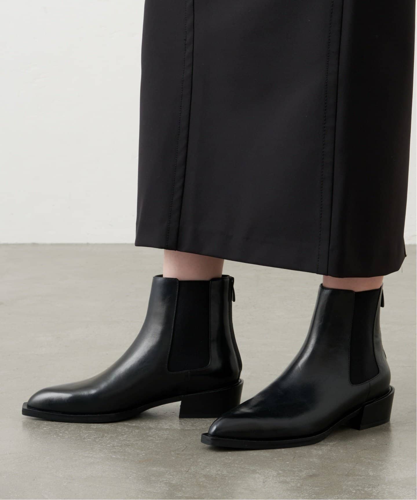 GRISEレザーEDGEポインテッドチェルシーショートブーツ（ブーティ