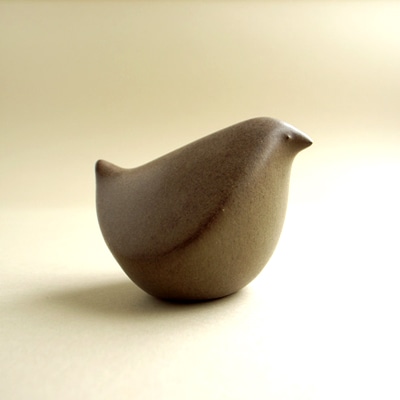 イデー自由が丘で陶芸作家・伊藤利江さん作品展－鳥のオブジェ作品一堂