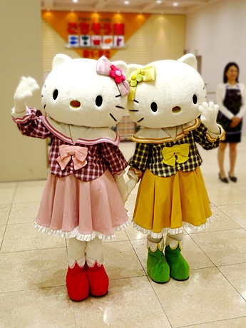 名古屋タカシマヤ、サンリオとコラボイベント－ハローキティ限定商品も