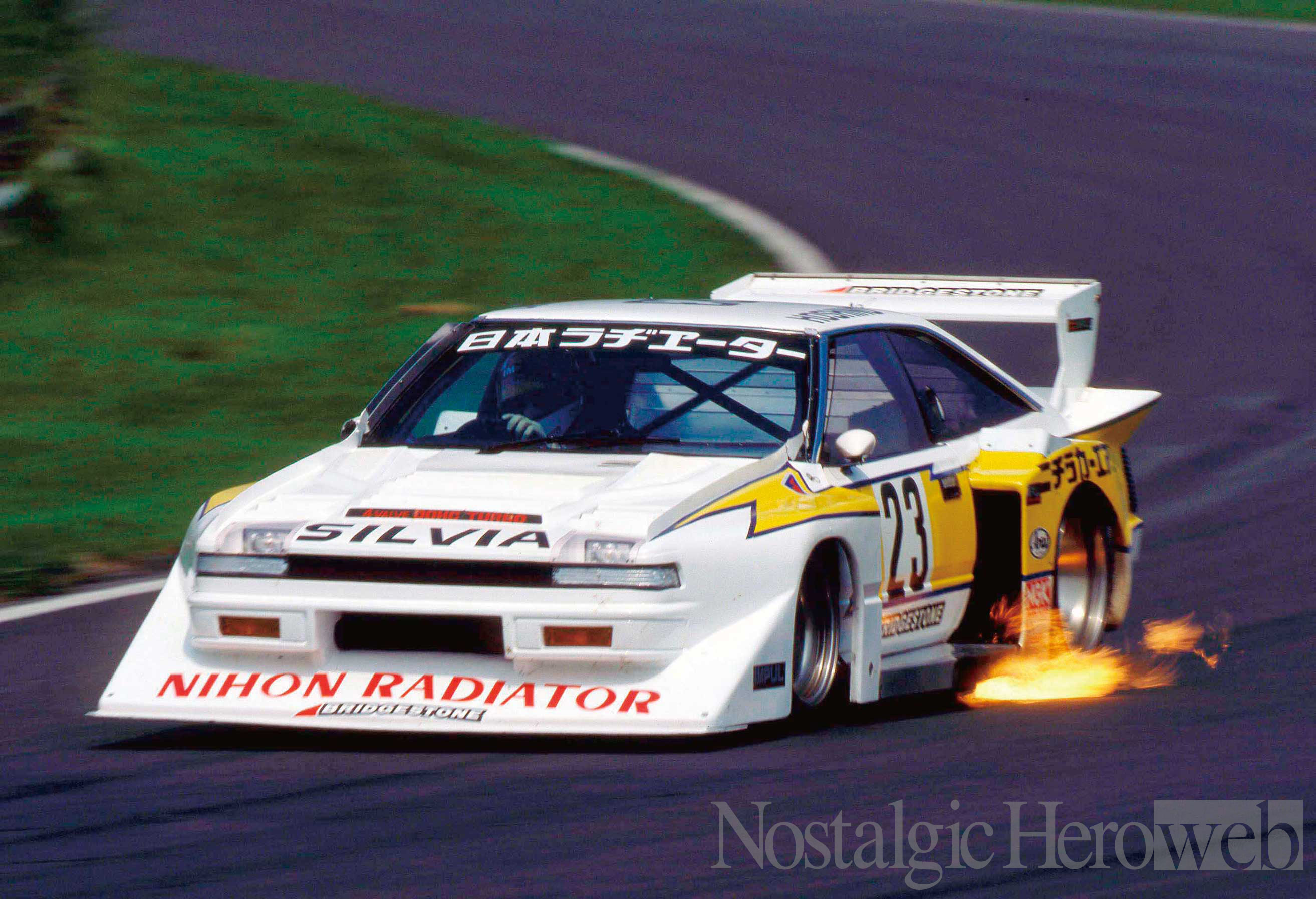 33レースに参戦して11勝を挙げた柳田ブルーバード｜サーキットにファン