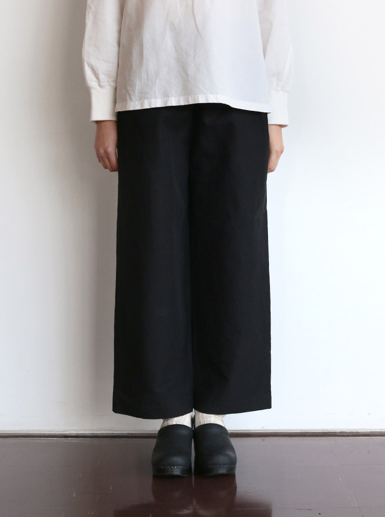 定番の一本として活躍するストレートパンツ｜工芸・暮らし・贈りもの