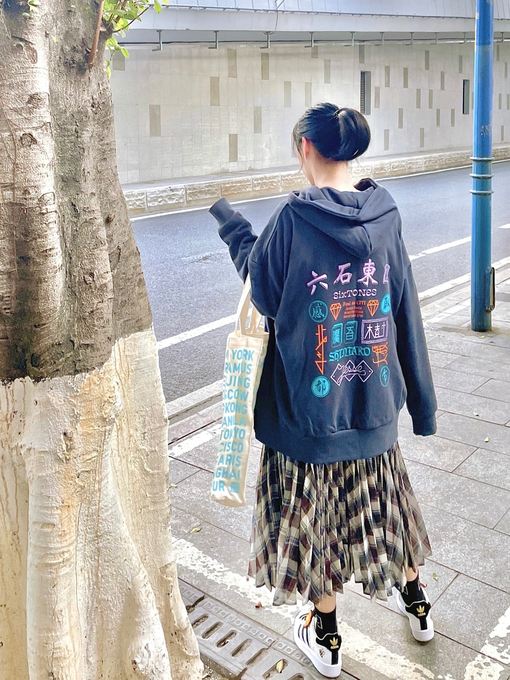 Ovina｜SixTONES全国ツアー「Feel da CITY」のパーカーを使った