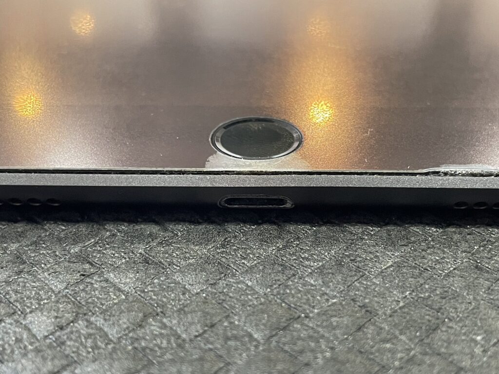iPad Air 3 充電コネクタ不良（下妻市よりご来店） - iPhone修理はアイ