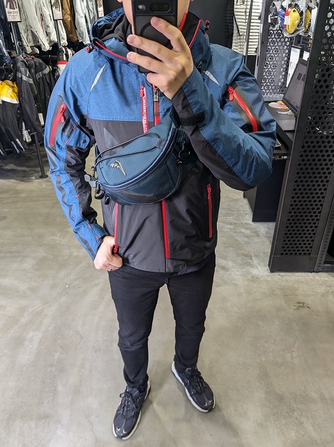 限定カラーのバッグ色々合わせてみました！：KUSHITANI三鷹店