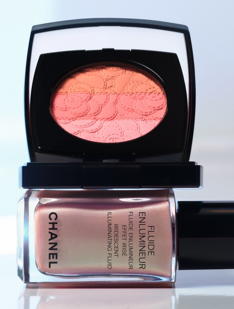 シャネル】春新作が到着！ メタリックなアクセントが花咲く季節の表情