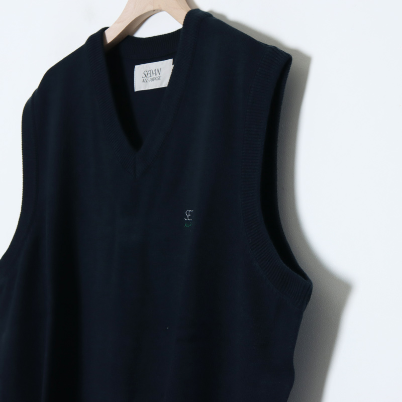 SEDAN ALL-PURPOSE (セダンオールパーパス) Tech Logo Knit Vest