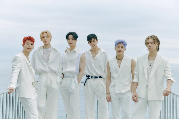 ASTRO単独コンサートにラキ参加、脱退から2年を経てグループ“復帰