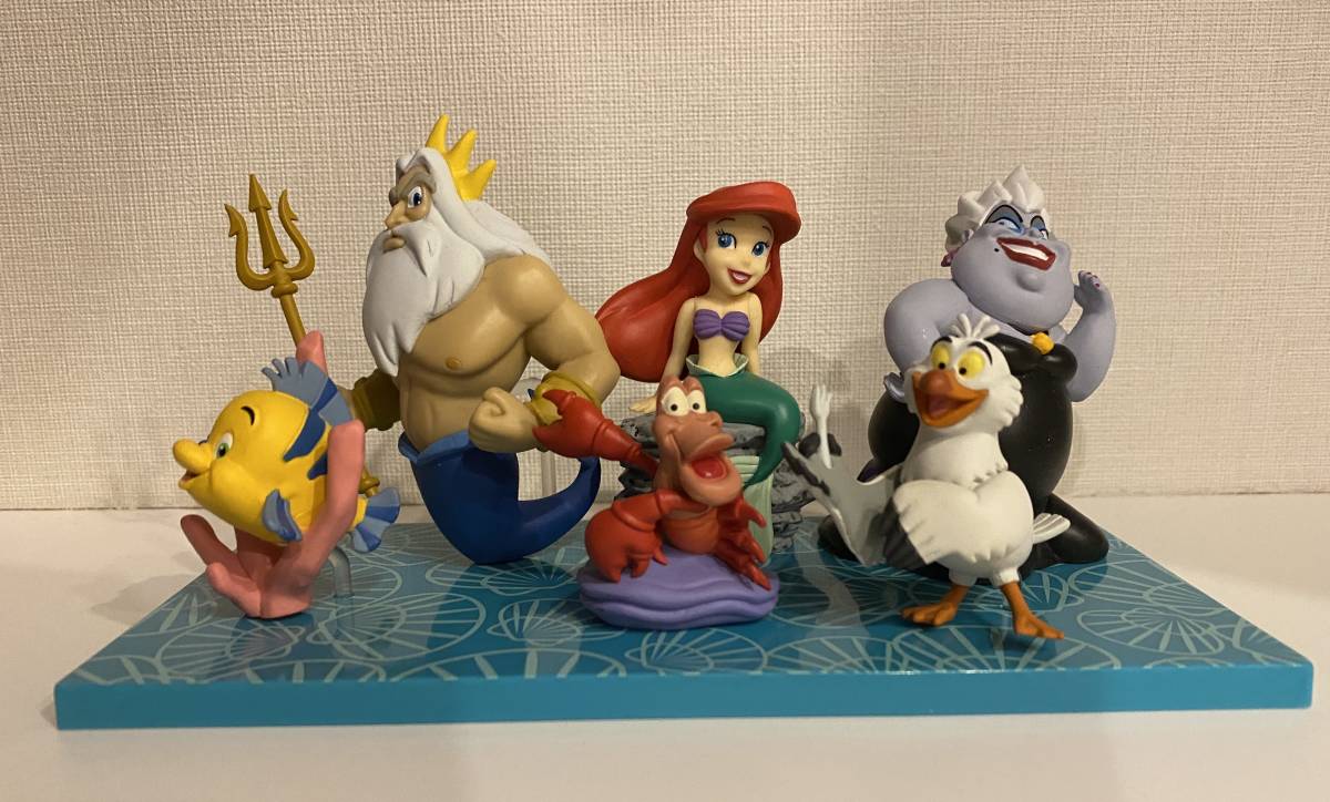 ディズニー コレクタブル フィギュア キャラクターズ ワールド