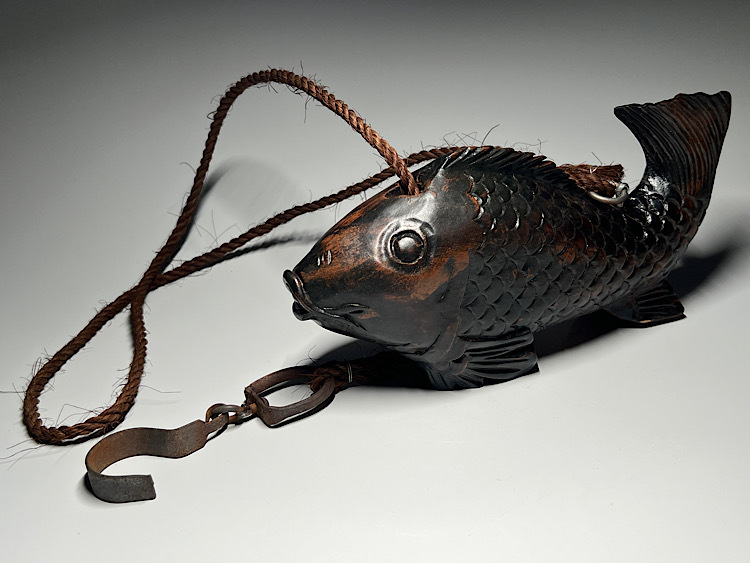 民藝囲炉裏・自在鉤◇木彫りの鯉・荒縄付@Folk Art 民藝囲炉裏 囲炉裏・