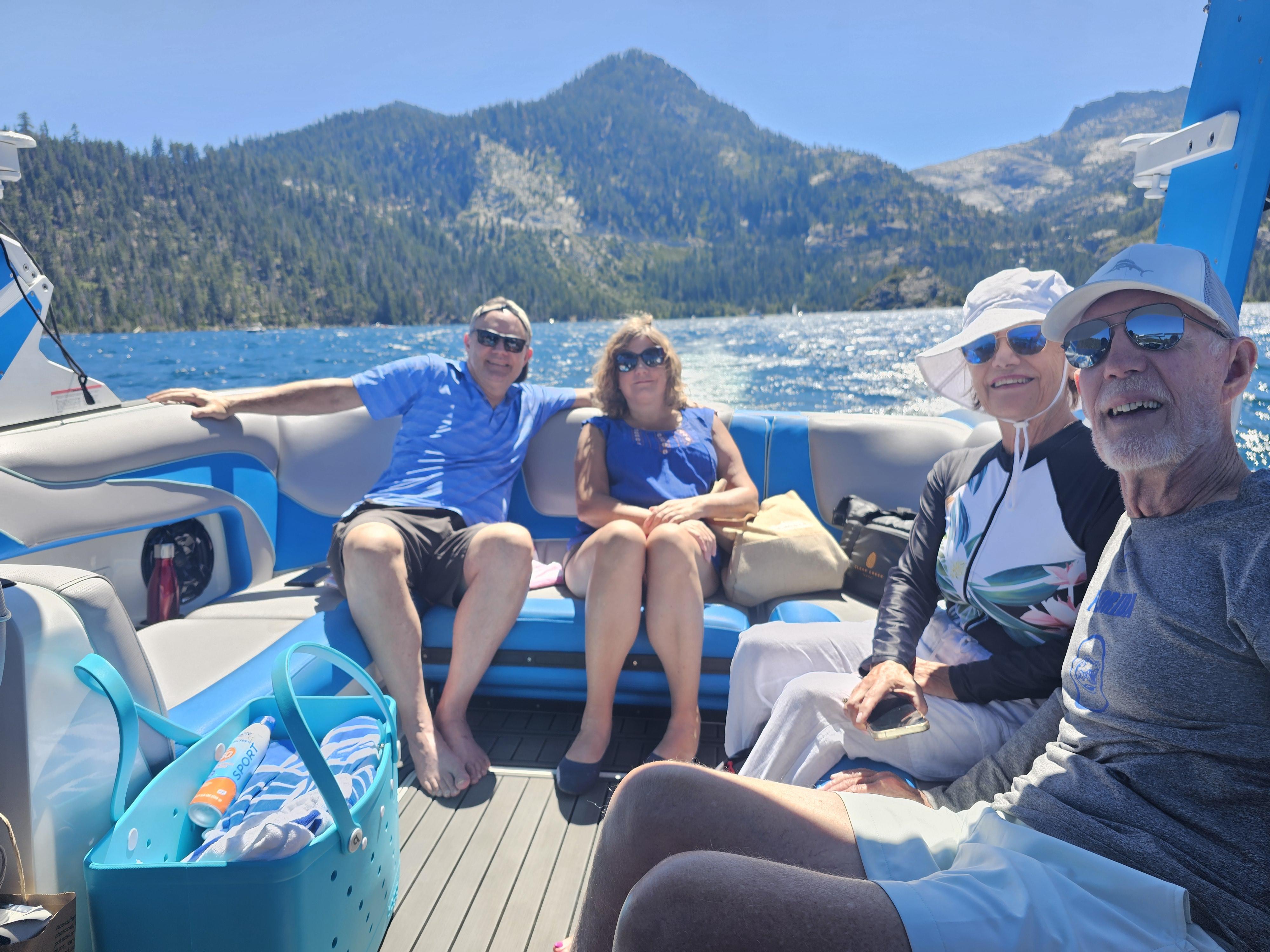 タホ湖の新しいウェイクサーフボート | 23 フィート MB B52: 最高の波!