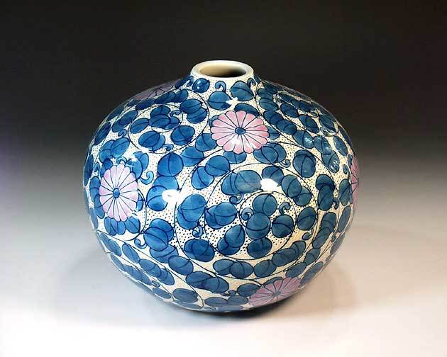 有田焼 陶芸家 藤井錦彩作】有田焼美術品 染錦金彩菊唐草文様飾り花瓶