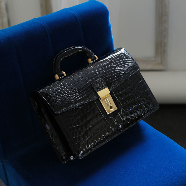 クロコダイル メンズ ビジネスバッグ かぶせ ダイヤルロック 30cm