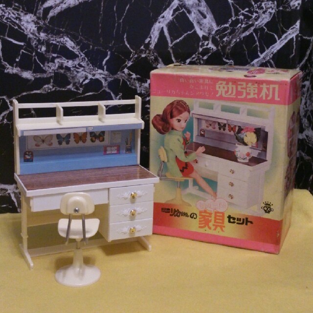 リカちゃん人形☆リカちゃん白い家具シリーズ☆勉強机当時物【貴重品