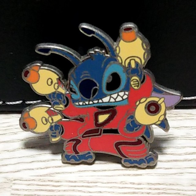 Disney - 【日本未発売】 スティッチ 銃 ピンバッジ ディズニーの通販