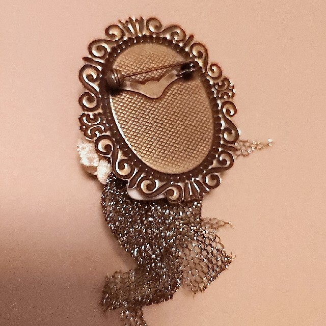 女の人 横顔 ブローチの通販 by みるく｜ラクマ