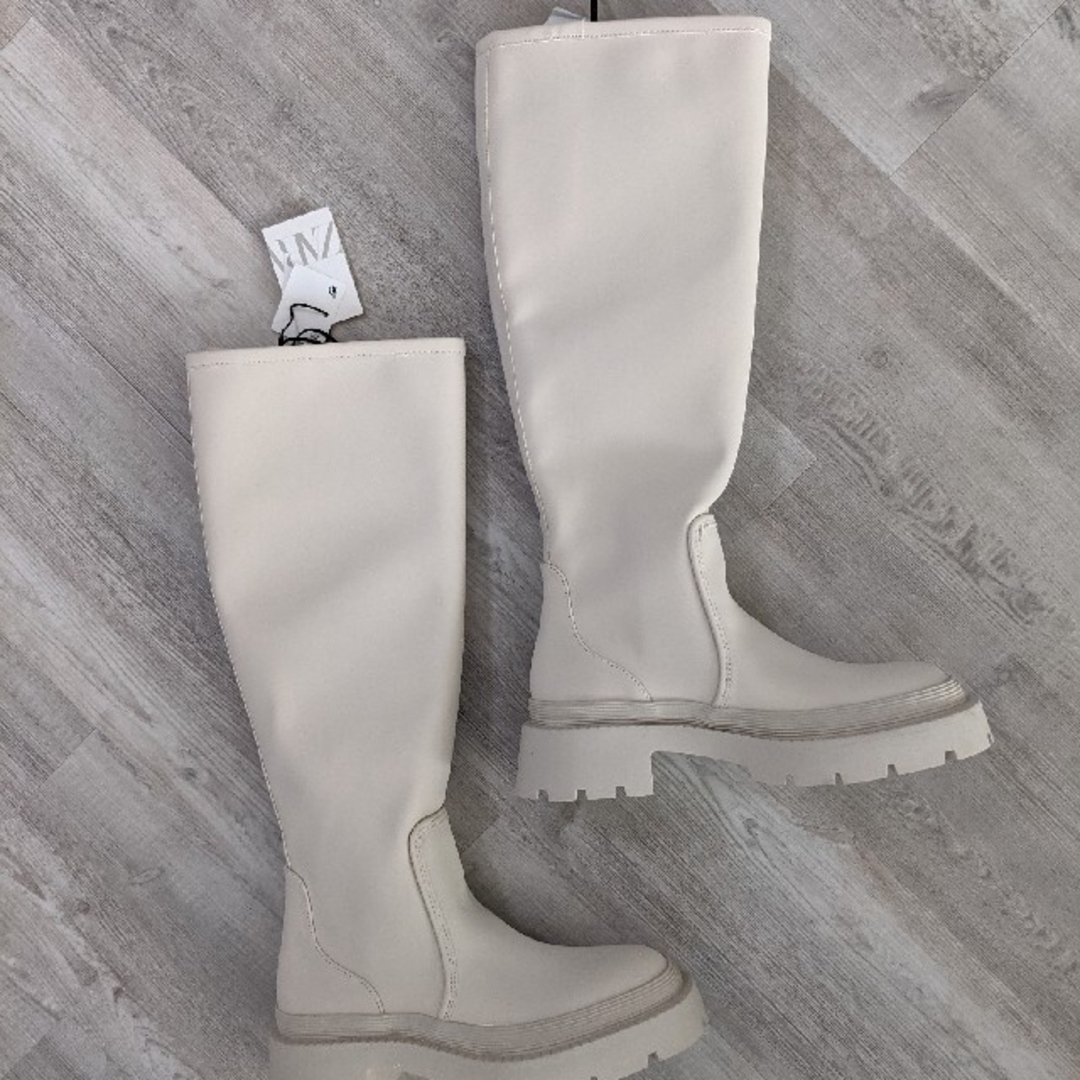 ZARA - 【完売品】ZARA ラバーフラットブーツ 35サイズ エクリュの通販