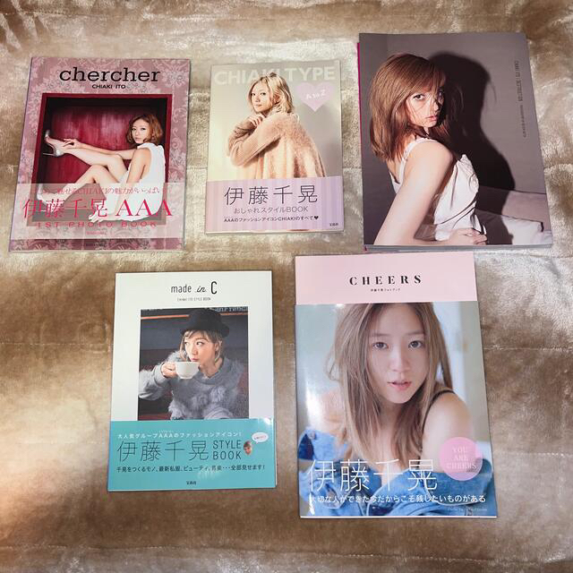 AAA - 伊藤千晃 写真集 直筆サイン入り写真（セット売り）の通販 by