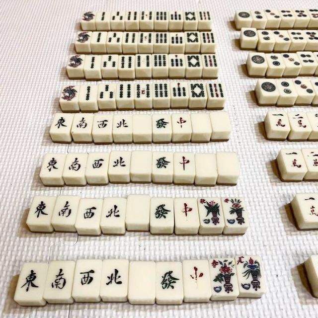古物】麻雀 麻雀牌 背竹牌 骨牌 花牌 春夏秋冬の通販 by suzurog｜ラクマ