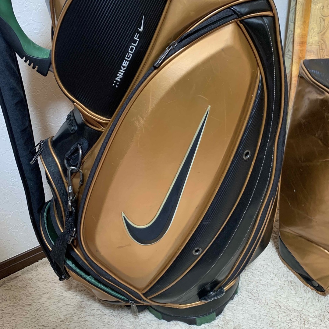 NIKE - 迫力ある3点式GOLDエナメルキャディバッグ‼️NIKE GOLFの通販