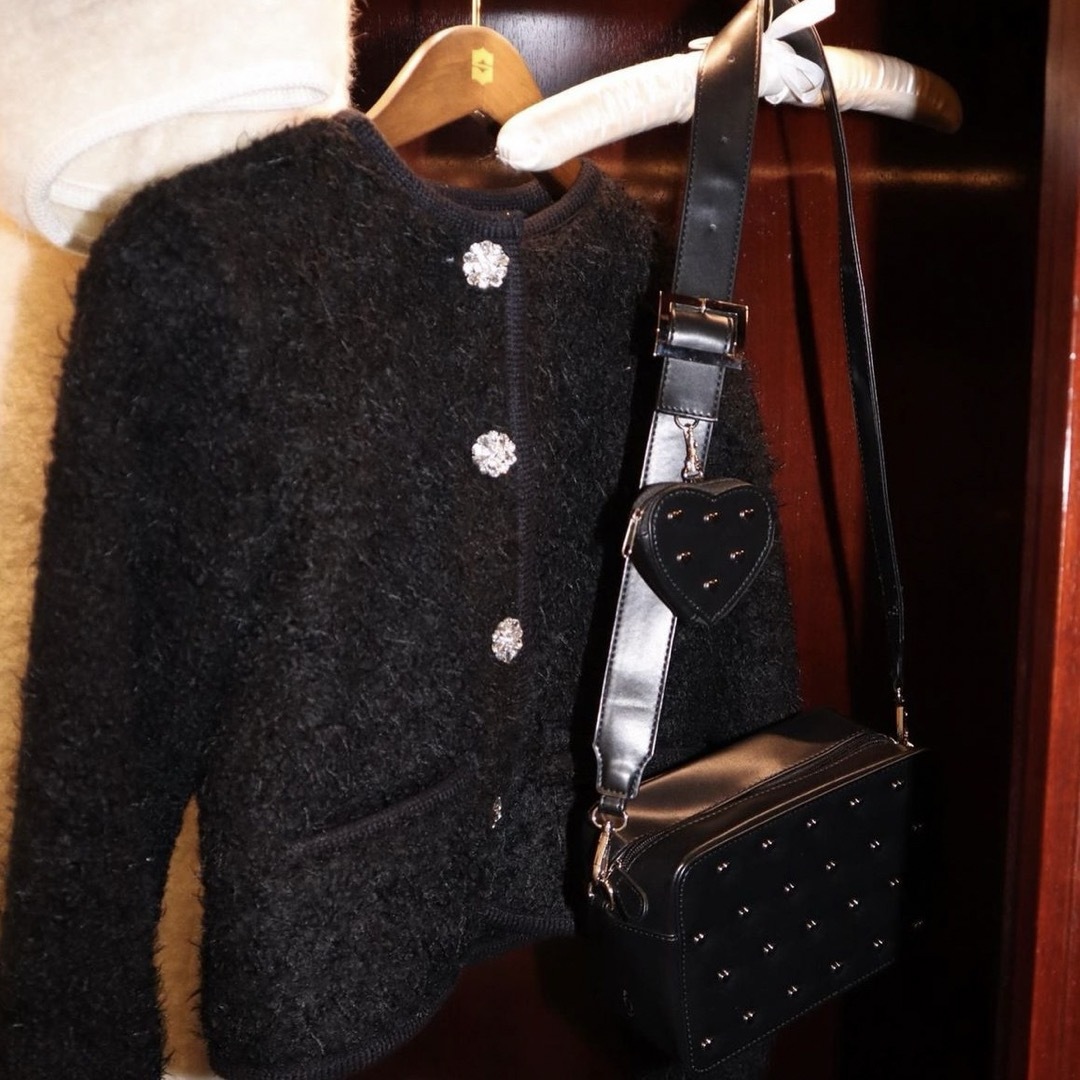 épine - 週末限定値下》epine ハートスタッズショルダーバッグの通販