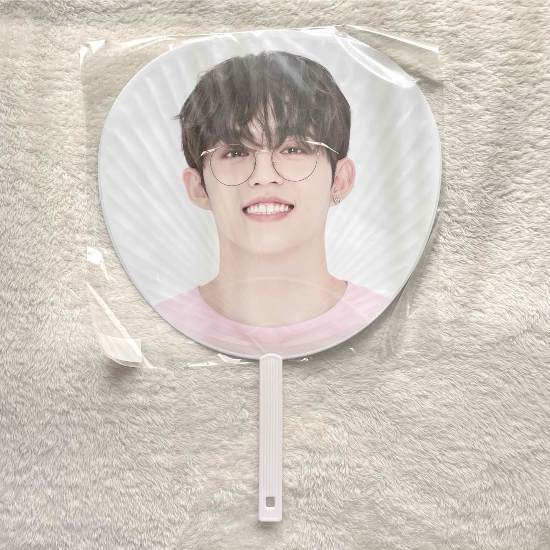 SEVENTEEN - SEVENTEEN エスクプス Happy Ending うちわの通販 by