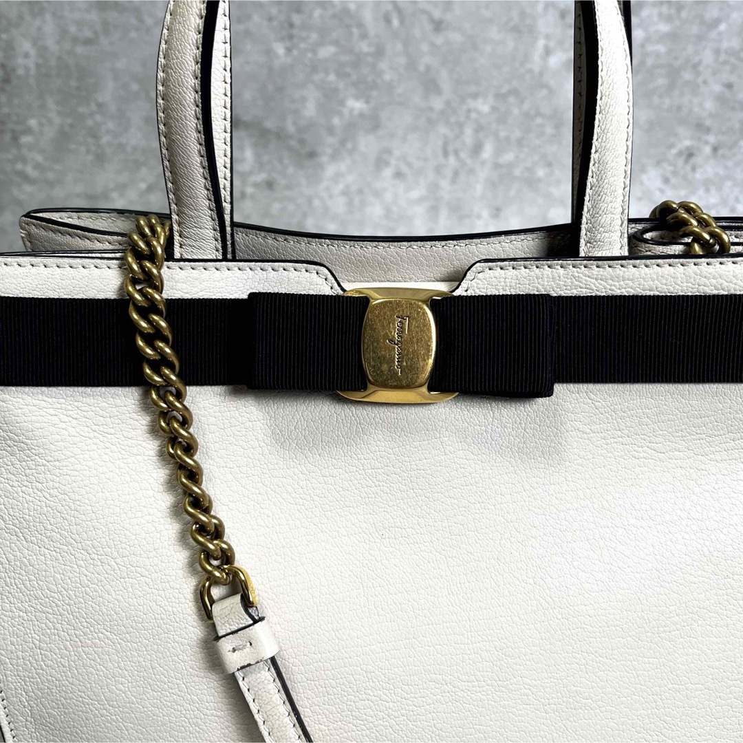 Salvatore Ferragamo - 極美品 サルバトーレフェラガモ ヴァラリボン