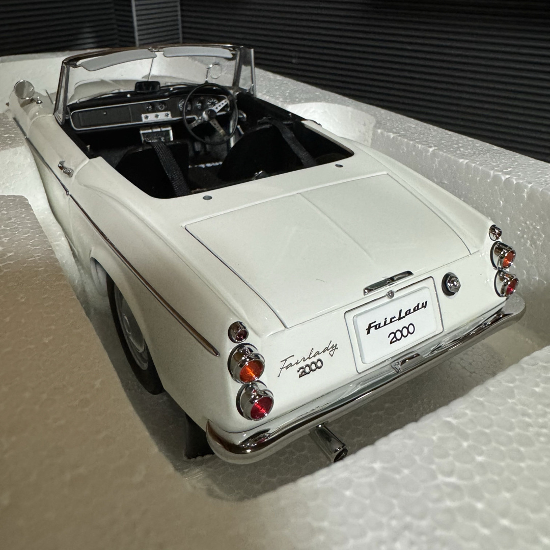 AUTOart - 未展示品 オートアート 1/18 ダットサン フェアレディ 2000