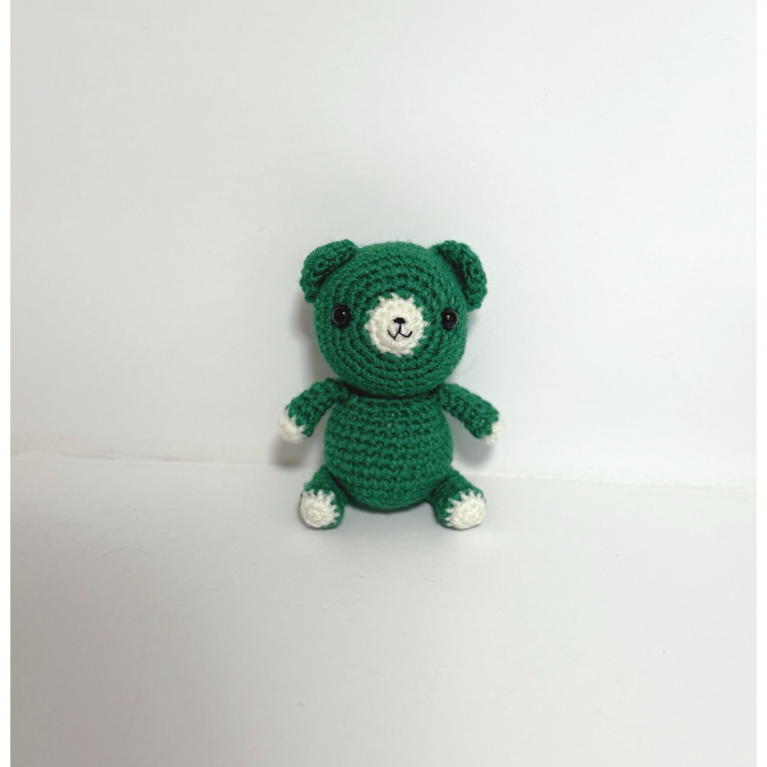 テディベア 緑色のクマ 熊 編みぐるみ 元気の出る顔 テディベア 緑色の