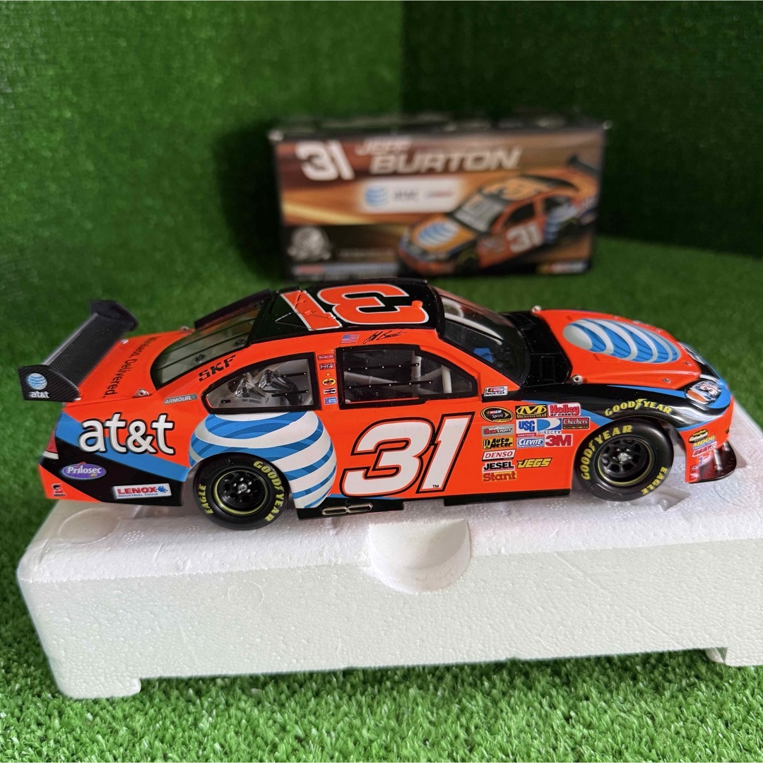 B006】1/24 ジェフ・バートン♯31 AT&Tレーシングカー NASCARの通販 by