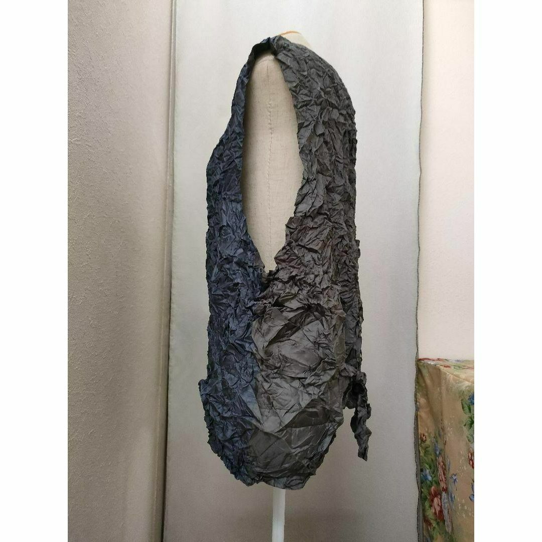 ISSEY MIYAKE - イッセイミヤケ バイカラー メタルグレー ベスト しわ