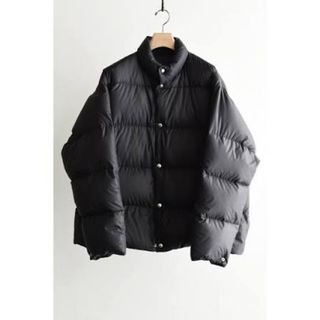 COMOLI（ダウンジャケット）のフリマアイテム一覧