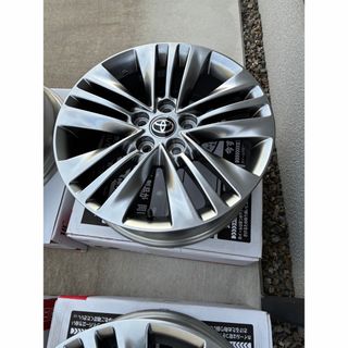 トヨタ - 新型トヨタ シエンタ純正15インチホイールキャップ 4枚セット