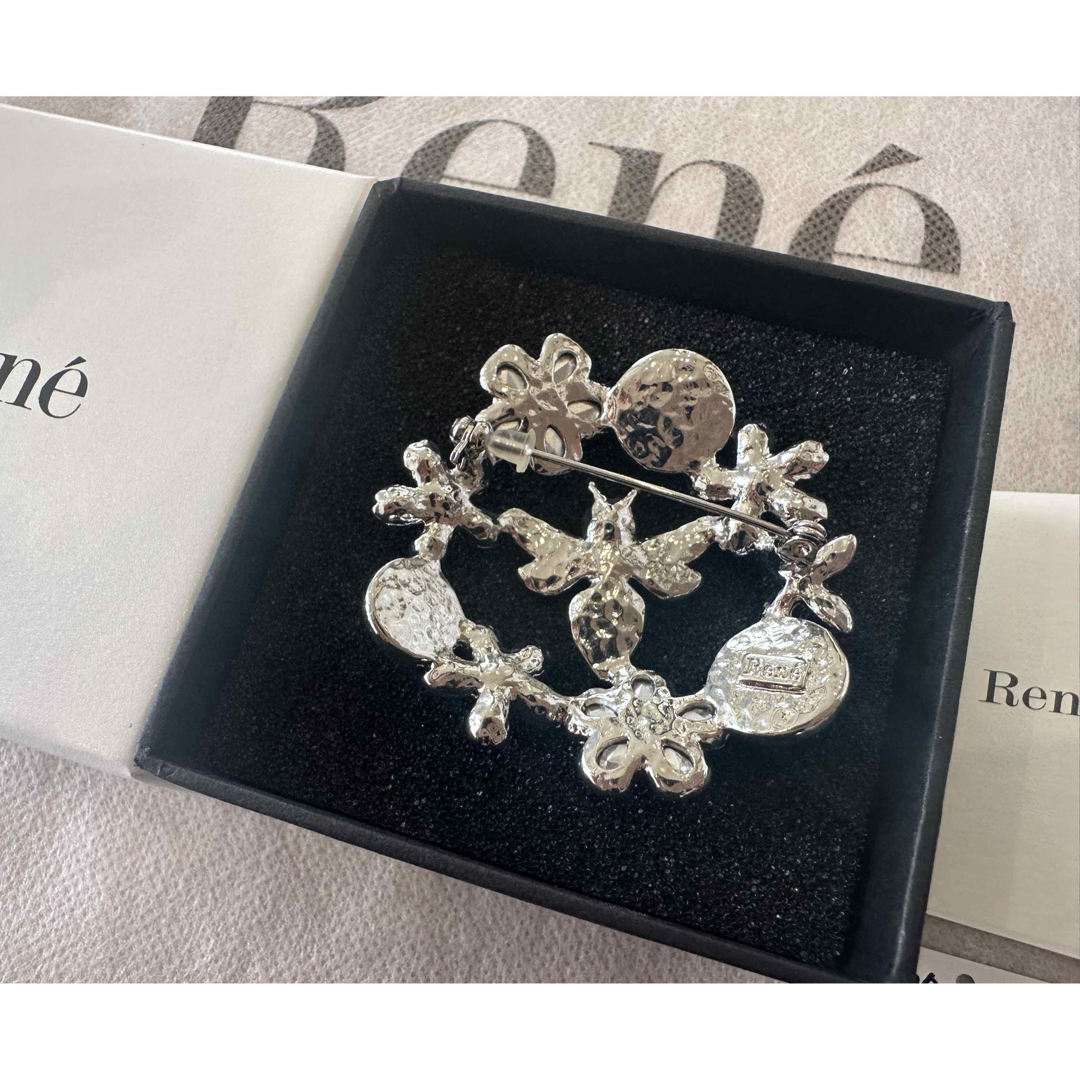 Rene♡ フラワーと蜂さんのサークルブローチ