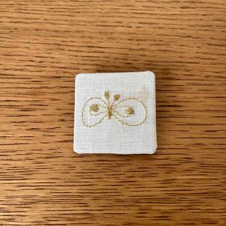 mina perhonen - ミナペルホネン wolf&flower ブローチの通販 by ユニ