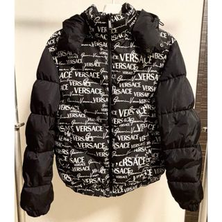 VERSACE（ダウンジャケット）のフリマアイテム一覧