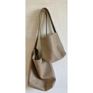 Hマーク Hパンチング柄 ショルダーバッグ ノーブランドの通販 by