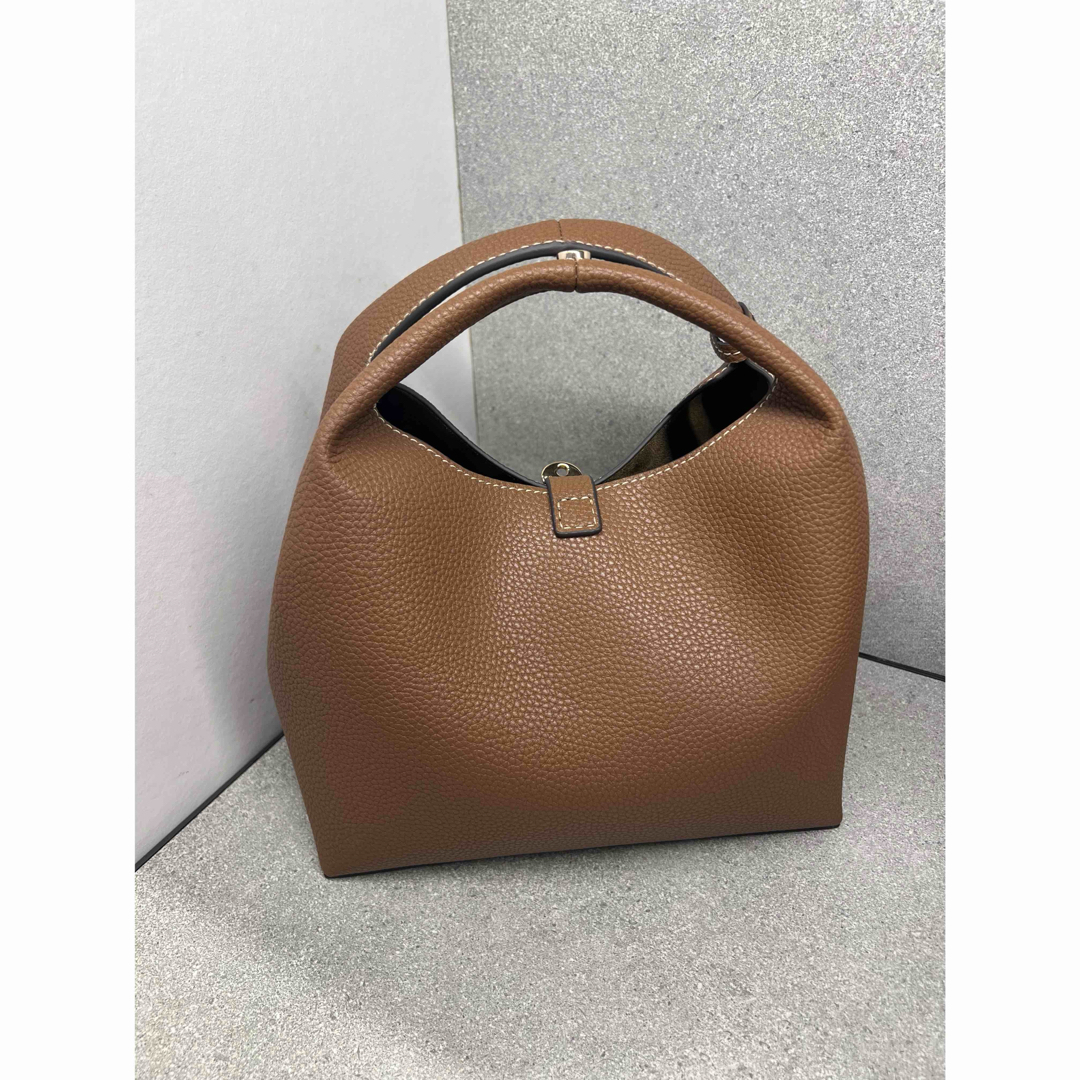 Charles and Keith - 〈新品〉 CHARLES & KEITH チャンス バケット