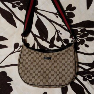 GUCCI（ファー ・ ショルダーバッグ）のフリマアイテム一覧