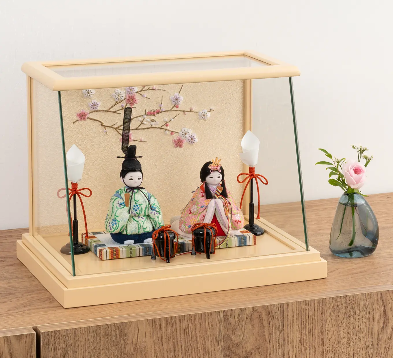 雛人形「めいめい 立雛 幸小花（ケース入/ナチュラル）」｜雛人形の