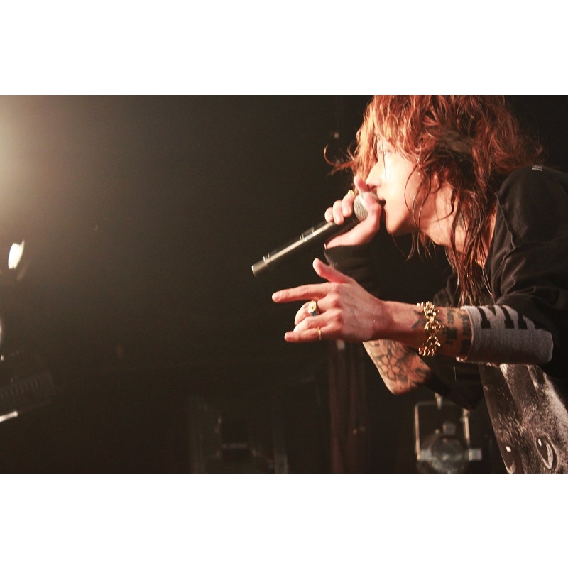 黒夢 ライブ写真集 Alone : 黒夢 | HMV&BOOKS online - 9784047317697