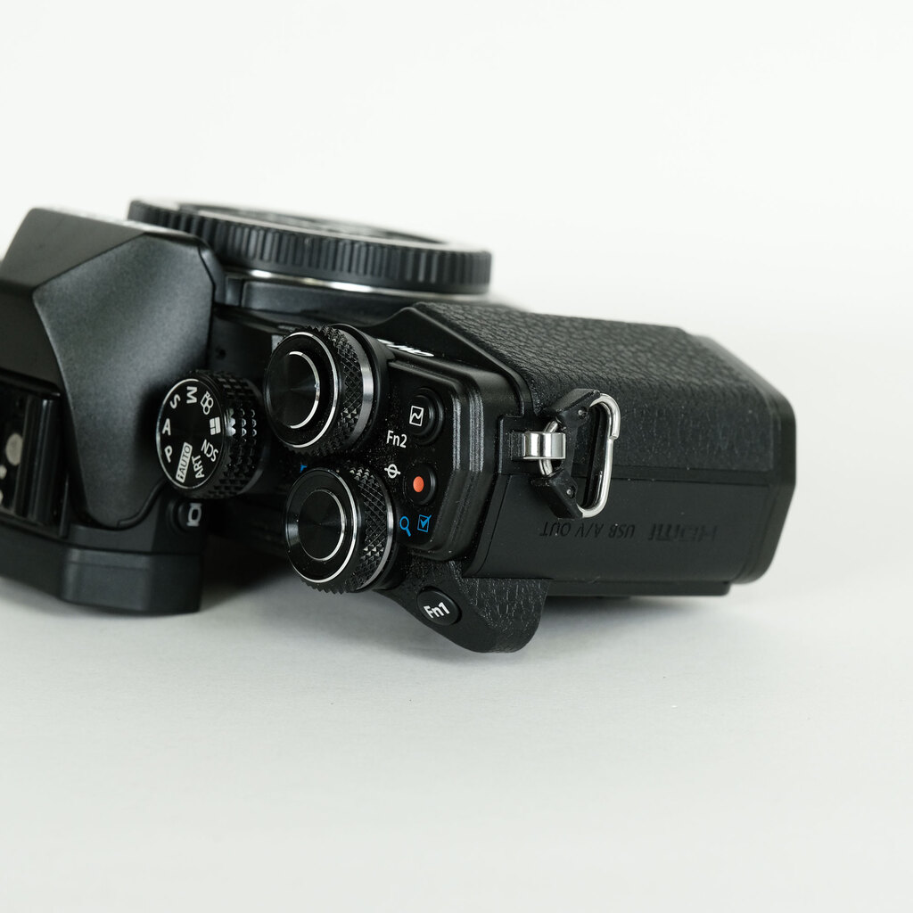 OLYMPUS OM-D E-M10 Mark IIの出品 | ONE SCENE（ワンシーン）