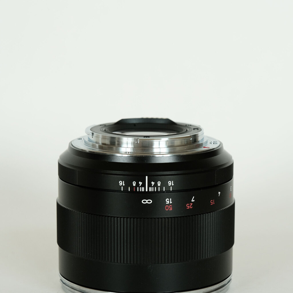 Carl Zeiss Planar T* 85mm F1.4 ZE [キヤノンEF用]の出品 | ONE SCENE