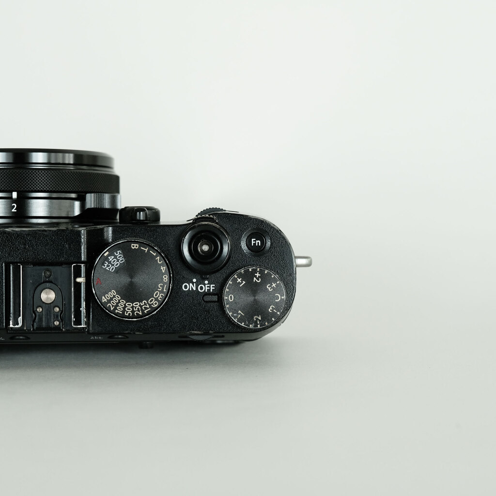FUJIFILM X100F ブラックの出品 | ONE SCENE（ワンシーン）