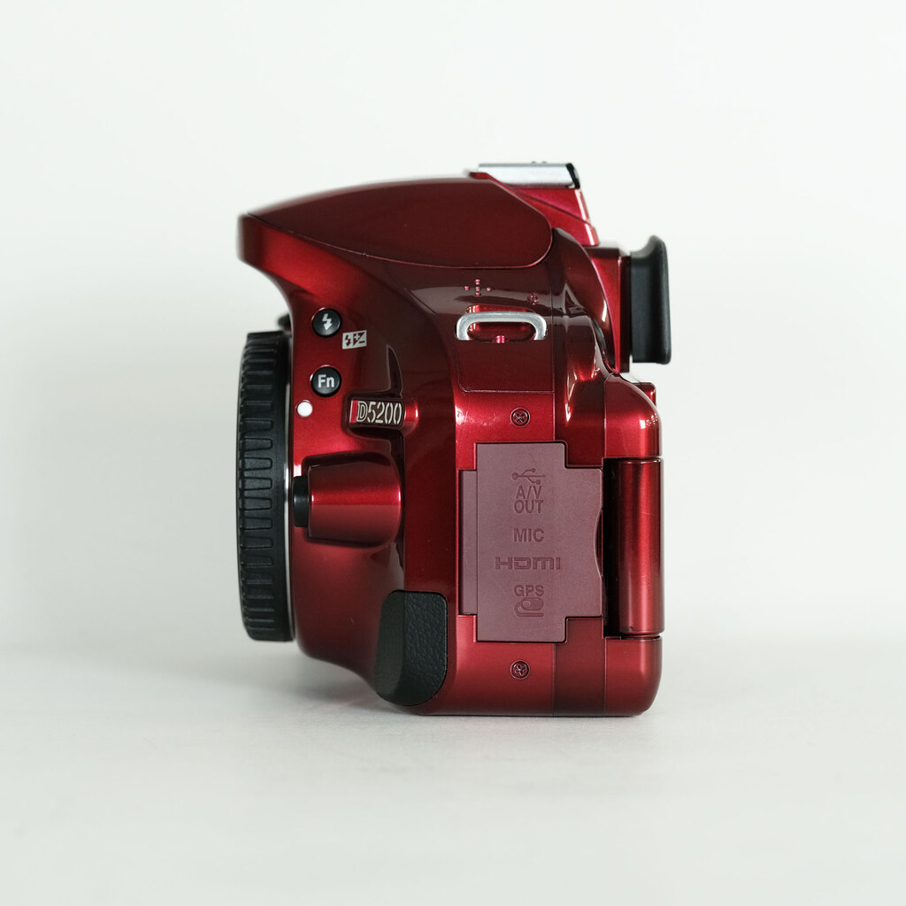 Nikon D5200 ボディ レッドの出品 | ONE SCENE（ワンシーン）