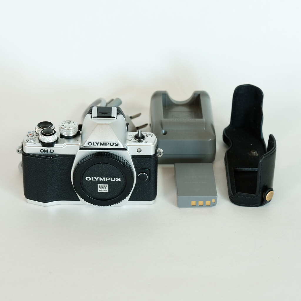 OLYMPUS OM-D E-M10 Mark IIの出品 | ONE SCENE（ワンシーン）